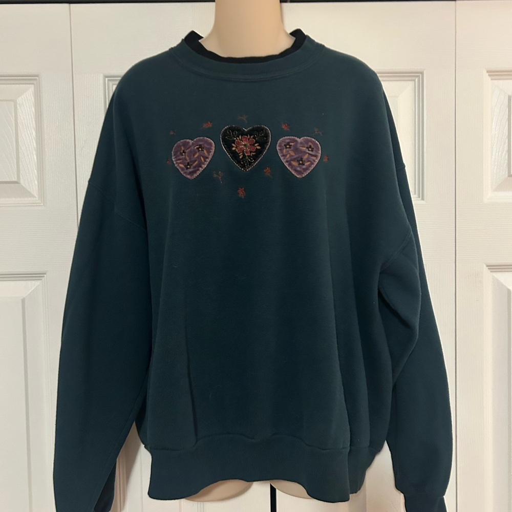Top Switch Vintage Sweatshirt with Heart Embroidery